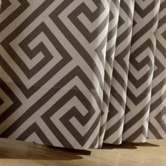 Rideau marron foncé à motif grec 3