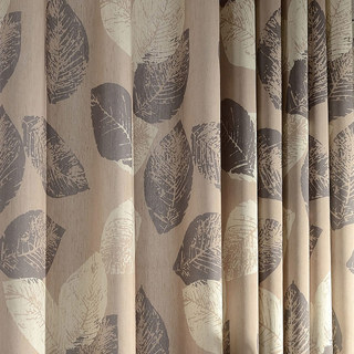 Rideau marron à motifs de feuilles bloquantes