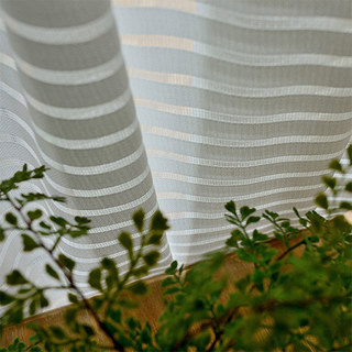 Distinct Horizontal Striped White Voile Curtain
Rideau en Voile Blanc à Rayures Horizontales Distinctes 7