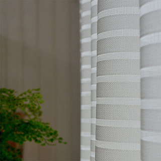 Distinct Horizontal Striped White Voile Curtain
Rideau en Voile Blanc à Rayures Horizontales Distinctes 6