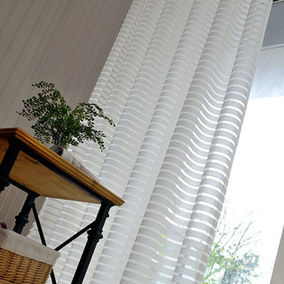 Distinct Horizontal Striped White Voile Curtain
Rideau en Voile Blanc à Rayures Horizontales Distinctes 2