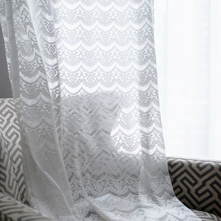 Chelsea Scalloped Design Semi Sheer White Jacquard Voile Curtain
Chelsea Dentelle Festonnée Semi-Transparent Blanc Jacquard Voile Rideau