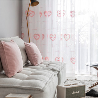 Adorées rideaux voilages avec détails brodés en forme de cœur rose 3