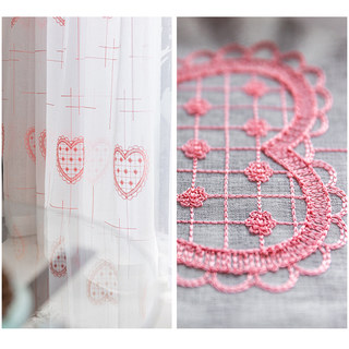 Adorées rideaux voilages avec détails brodés en forme de cœur rose 4