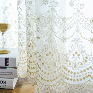 Royally Gold Intricate Detailed Embroidered Sheer Voile Curtain
Royally Gold Rideau Voile Brodé Délicatement et en Détail 7