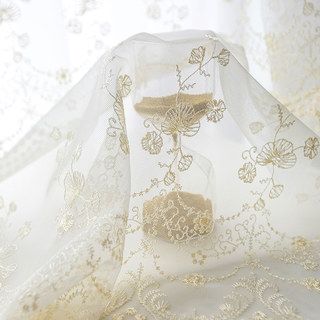 Royally Gold Intricate Detailed Embroidered Sheer Voile Curtain
Royally Gold Rideau Voile Brodé Délicatement et en Détail 4