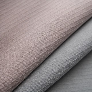 Rideau occultant bicolore à texture côtelée gris clair et rose poudré 3