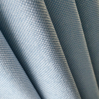 Rideau bleu clair printanier subtil