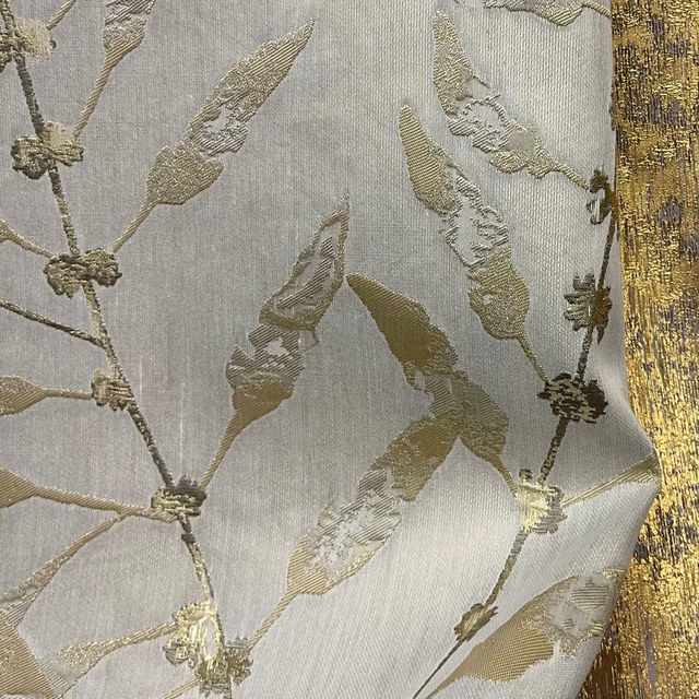 Dans Les Bois Luxe Jacquard Voilages Beige Feuillage Brillant avec Détails Dorés 1