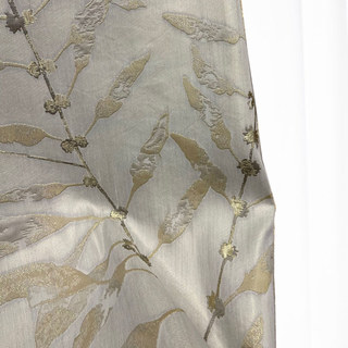 Dans Les Bois Luxe Jacquard Voilages Beige Feuillage Brillant avec Détails Dorés 3