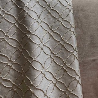 Belle Fleur 3D Jacquard Crème beige Rideau arabe avec des détails dorés 2