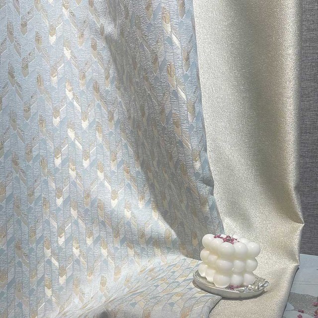 Alpine Luxe Jacquard Glace Bleue Rideau Géométrique avec Détails Dorés 1
