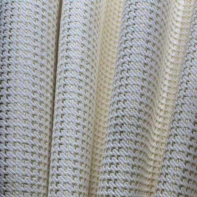 Rideau géométrique luxueux en jacquard à carreaux ivoire et blanc avec des paillettes dorées 1