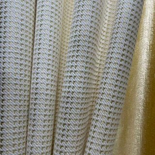Rideau géométrique luxueux en jacquard à carreaux ivoire et blanc avec des paillettes dorées 3