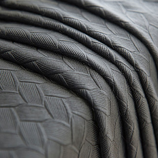 Rideaux occultants en velours gris foncé anthracite texturé façon panier scandinave 3