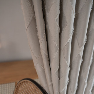 Rideau occultant géométrique beige crème à motifs en losange avec frange