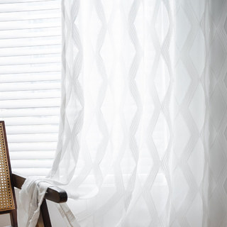 Rideau en voile blanc géométrique à motifs de treillis et à franges