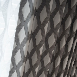 Rideau occultant géométrique gris à motifs en losange avec frange 1