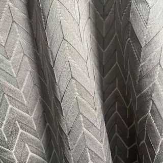 Élégants rideaux chevrons Art Déco gris argenté