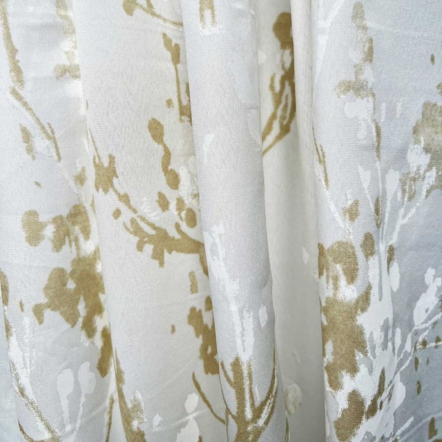 Abstraction de veil peint Aquarelle Blanc Ivoire et Rideaux de la Voile Florale Or 1
