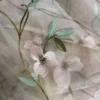 Rideau en organza voilée brodée motif pensée élégante 3