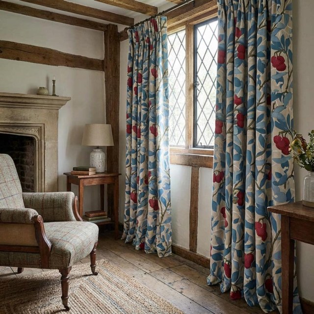 Arbutus Baies Rouges Rideau de Velours Floral Bleu William Morris 1